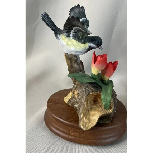 Springtime Serenades Chickadee Bird Heritage House With Music Box Stand Works - Picture 2 of 6